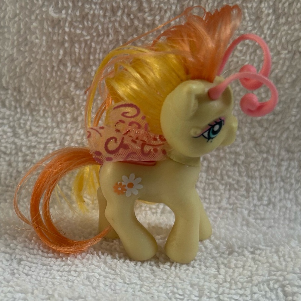 Vintage Hasbro My Little Pony G3 Breezies Zipzee Brushable Pony Figure 2005